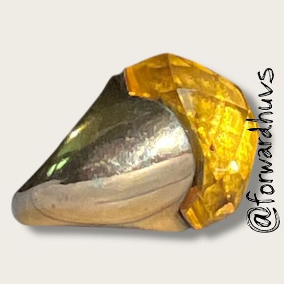 Vintage Yellow Lucite Statement Ring – Faceted Lucite Stone - Picture 3 of 10